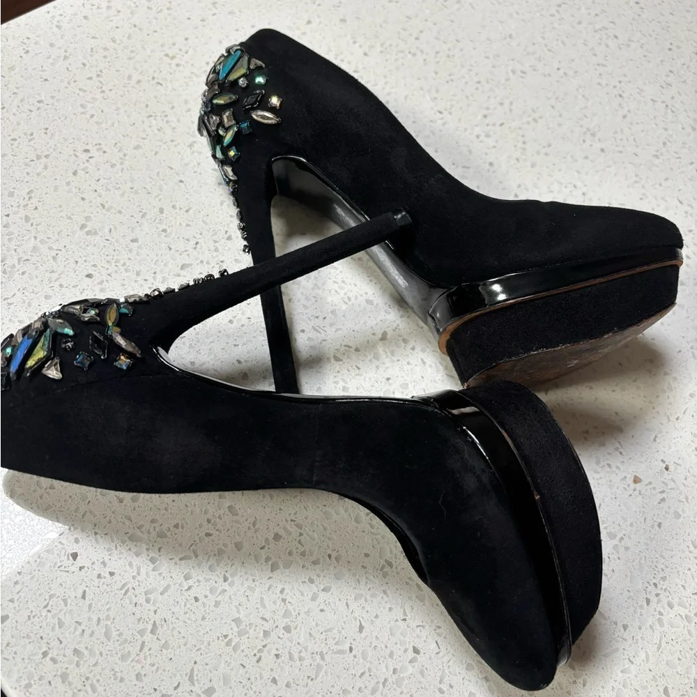 B Brian Atwood Ferranta Jeweled Pumps. Size 6.5